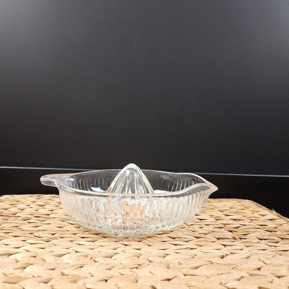 Vintage Clear Glass Juicer - Picture 6 of 8
